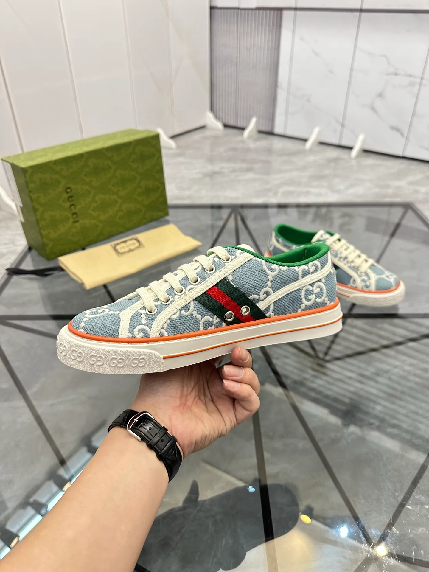 Men's shoes: 💰P380¥ Product trademark: Gucci* "Gucci*" low-top casual shoes Regular size: 38-44 (can be customized to 45.46.) Product materials: Original material from the upper counter, breathable lining, original outsole. Number: 661